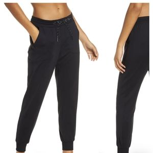 Zella live in pocket joggers, black, size L